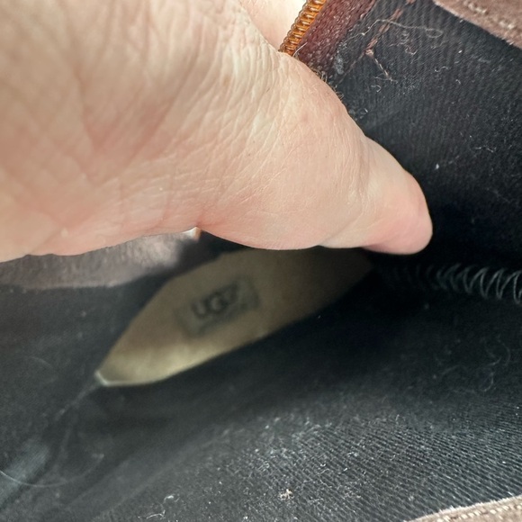 UGG girls brown leather Sherpa lining gorpcore warm boot. Girl 2 - Picture 10 of 13